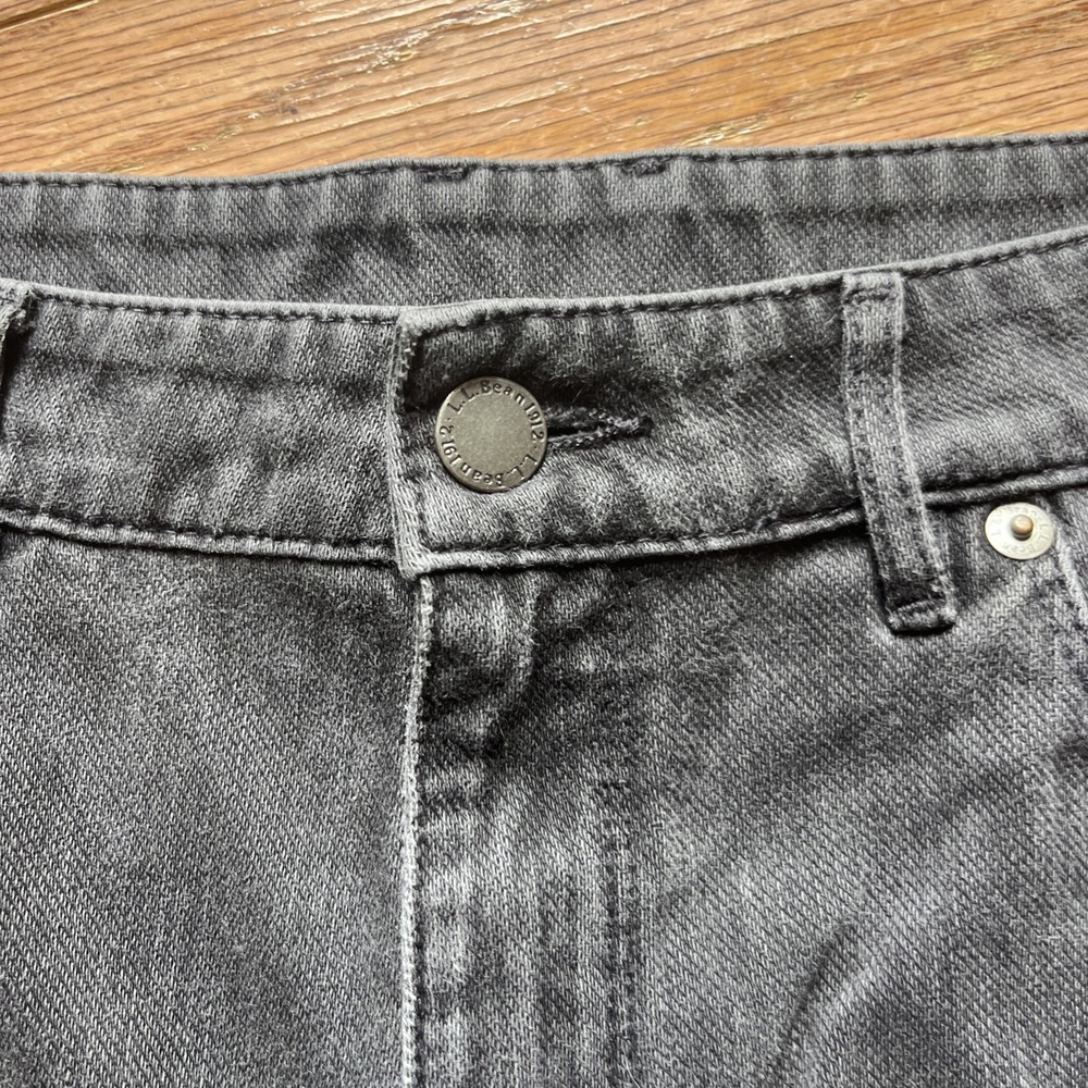 LL Bean Classic Fit Womens‎ 33x28 Black Jeans Straight Dark Wash 5 Pocket - Picture 2 of 8